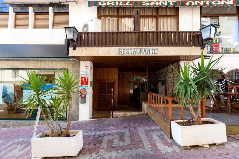 Apartamentos Tramuntana Sant Antoni de Portmany Extérieur photo
